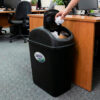 CESTO-DE-BASURA-JUMBO-26LT-NEGRO-8875NE_C105-072_14 CESTO DE BASURA JUMBO 26LT NEGRO CON TAPA DE BALANCIN 8875NE