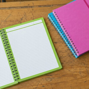 CUADERNO PROFESIONAL PASTA DURA RAYA CON ESPIRAL DE 200 HOJAS