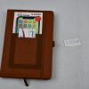 LIBRETA DE NOTAS CON PORTA CELULAR COLOR MIEL RAYA CON 192 PAGINAS CEL761