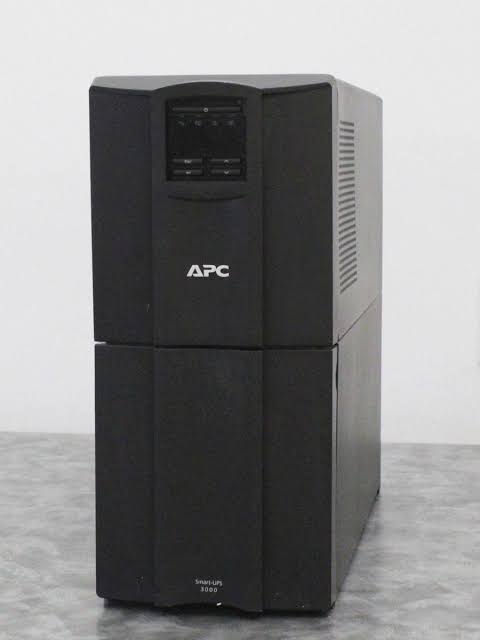 UPS APC LINEA INTERACTIVA 2 88KVA 2700W 10 SALIDAS