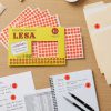 ETIQUETA-ADHESIVA-LESA-NUMERO-10-ROJO-FLUORESCENTE-11-MM-REDONDA-PAQUETE-CON-5-SOBRES_E130-427_4-1 ETIQUETA ADHESIVA LESA NUMERO 10 FLUORESCENTE 5 PAQUETES CON 12 HOJAS