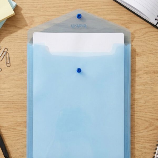 SOBRE-DE-PLASTICO-PORTADOCUMENTOS-OXFORD-F953A-AZUL-TRASLUCIDO-OFICIO-VERTICAL-CON-BOTON_S071-090_5 SOBRE DE PLASTICO PORTADOCUMENTOS OXFORD F953A AZUL TRASLUCIDO OFICIO VERTICAL CON BOTON